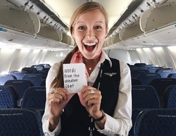 Pramugari Cantik Ini Senang Beri Kejutan ke Penumpangnya