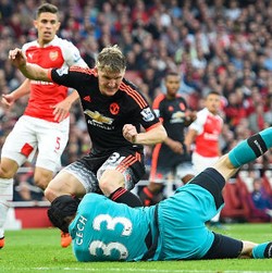 Taktik Van Gaal yang Membuat MU Hancur dalam 7 Menit