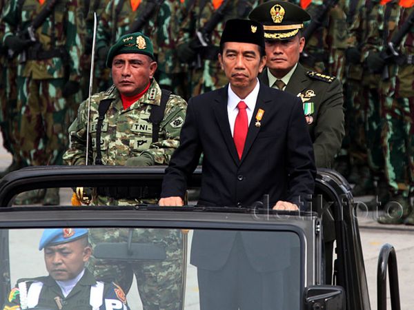 Jokowi Jadi Inspektur Upacara HUT TNI