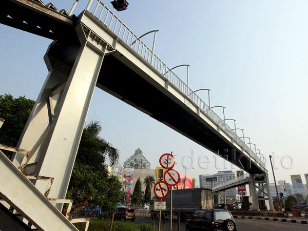 Pemkot Bekasi Bangun JPO Terpadu