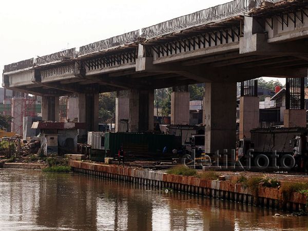 Fisik Jembatan Tol Becakayu Mulai Terlihat