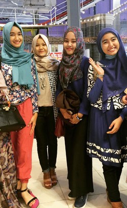 Foto: 4 Juara Hijab Hunt 2015 Hibur Fans di Transmart