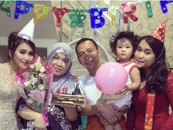 Putus dari Shaheer Sheikh, Ayu Ting Ting Rayakan Ultah Ibunda