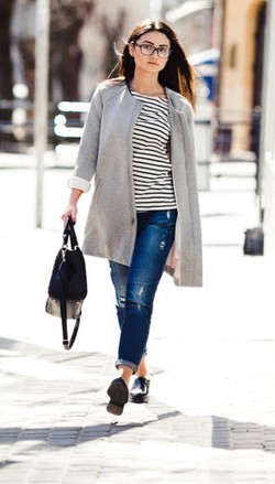 Mengungkap Kepribadian Wanita dari Caranya Membawa Tas