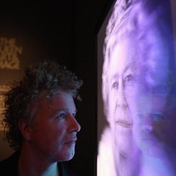 Google Ingin Buat Layar Hologram