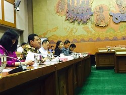 Penjelasan Rini ke DPR: BUMN Utang 60 Tahun untuk Kereta Cepat