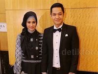 Alyssa Soebandono dan Dude Harlino Serasi Serba Hitam