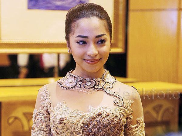 Nikita Willy Anggun Berkebaya