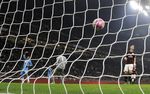 Napoli Cukur Milan di Kandang