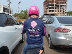 Tukang Ojek Wanita, Khusus Narik Penumpang Wanita