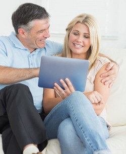 Menepis Keraguan Untuk Menikah dengan Pria yang Jauh Lebih Tua