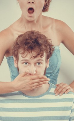 4 Jenis Kekerasan Ini Bisa Dilakukan Wanita Pada Pria