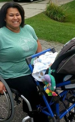 Keren! Remaja Ini Ciptakan Stroller untuk Ibu yang Tidak Bisa Berjalan