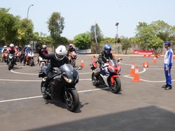 Honda Ajari Pengguna Moge Safety Riding