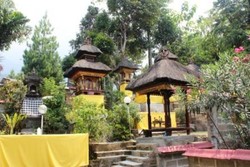 Melihat Bali di Kaki Gunung Salak, Bogor