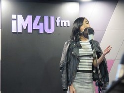 Serunya Rinni Wulandari Sapa Penggemar di Radio Malaysia