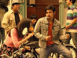 Bagian Kekacauan Hidup Garin Nugroho di Film Aach... Aku Jatuh Cinta