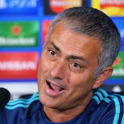 Mourinho yang Pintar Manfaatkan Media