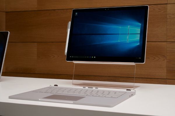 Mengintip Laptop Perdana Microsoft Seharga Rp 21 Juta