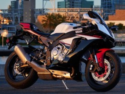 Yamaha R1S, Model R1 yang Lebih Murah