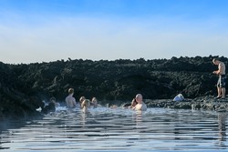 Yang Unik di Islandia, Erupsi Gunung Jadi Pemandian Air Panas