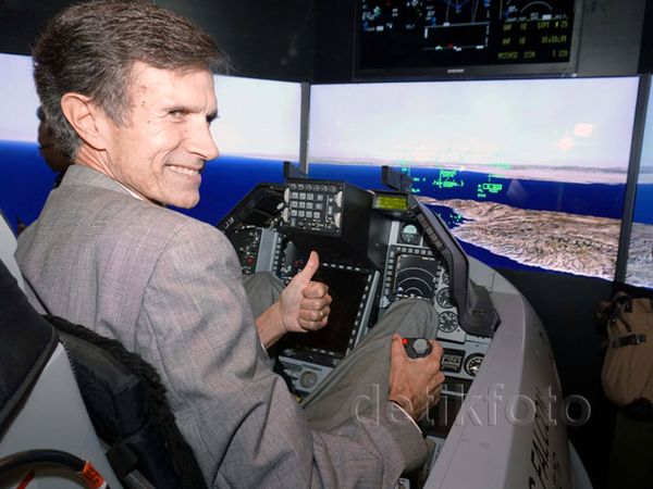 Simulator Jet Tempur F-16 Viper Hadir di Indonesia Simulator Jet Tempur F-16 Viper Hadir di Indonesia