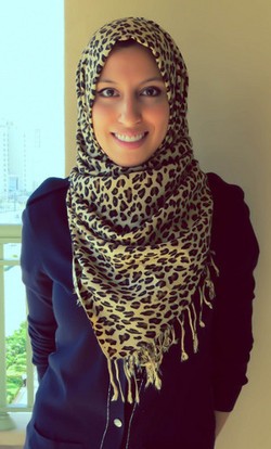 Cara Padukan Syal dengan Hijab Agar Tidak Terlihat Bertumpuk