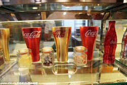 Pencinta Coca-Cola Wajib Mampir ke Restoran Bertema Coca-Cola di Shanghai Ini