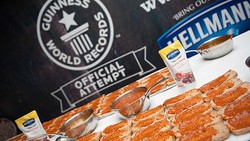 Ini Makanan Super Besar Pemecah Rekor Dunia, dari Tumpeng hingga Burger (1)