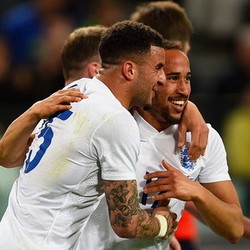 Stones Cedera, Inggris Panggil Walker dan Townsend