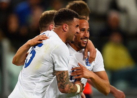 Stones Cedera, Inggris Panggil Walker dan Townsend