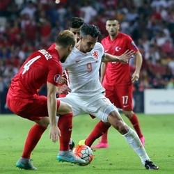 Van Persie Prediksikan Turki Akan Terpeleset