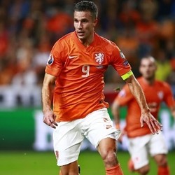 Van Persie Menjelang Caps ke-100