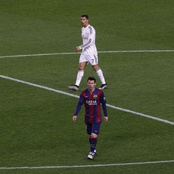 Kata Johan Cruyff Soal Beda Messi dan Ronaldo