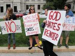 Demonstran Tolak Lukisan Renoir Dipajang di Galeri Boston