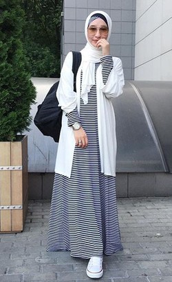 Foto: Tampil Stylish dengan Terusan Maksi ala Desainer Kyrgyzstan, Elmira