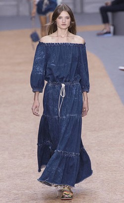 Tren Musim Semi Paris Fashion Week: Dress Denim Hingga Celana Transparan