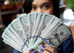 Dolar AS Kembali Dekati Rp 14.000
