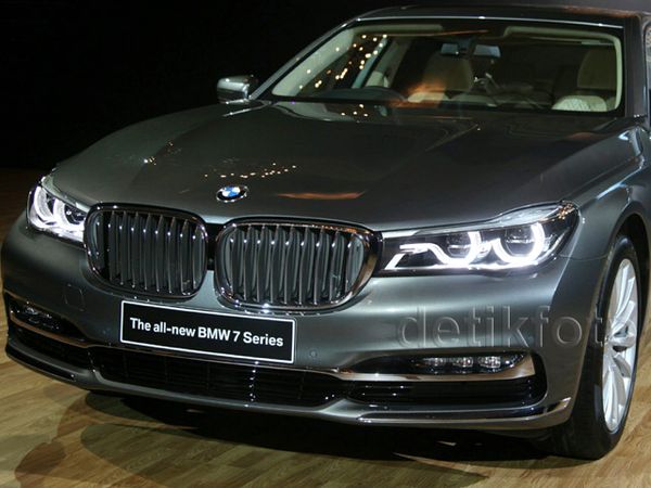 BMW Luncurkan Sedan Mewah Seri 7