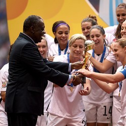 Blatter dan Platini Diskors, Siapa Memimpin FIFA dan UEFA?