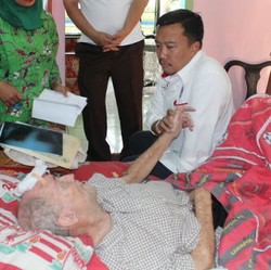 Menpora Jenguk Paul Cumming dan Tawarkan Pengobatan di Jakarta