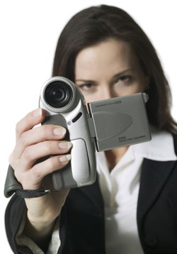 Posting Video Suami Selingkuh, Wanita Ini Terancam Dipenjara