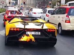 Digeber Berlebihan, Lambo Edisi Terbatas Ini Terbakar