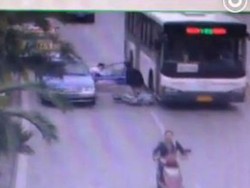 Sopir Taksi Buka Pintu Mobil di Pinggir Jalan, Nyawa Orang Melayang