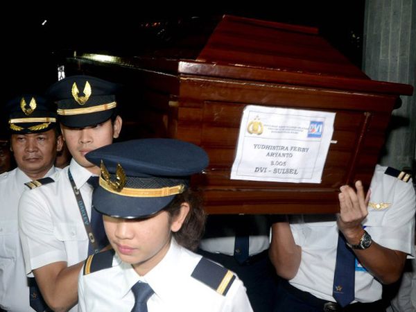 Korban Aviastar Dimakamkan