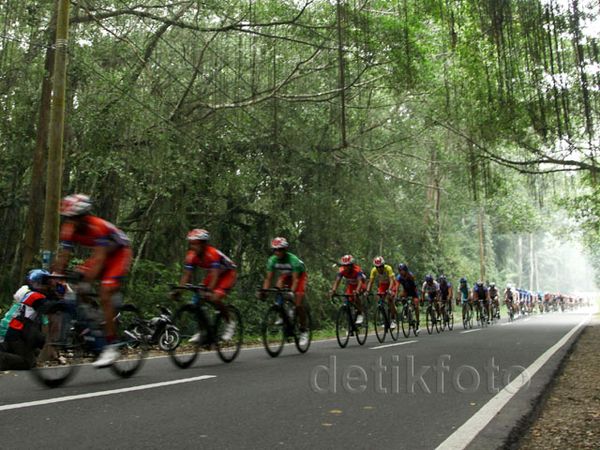 Etape 7, Pebalap Belah Hutan Limbo Panti