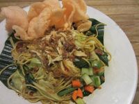 Enaknya Mie Nyemek dan Nasi Kucing Beragam Lauk di Gerobak Betawi