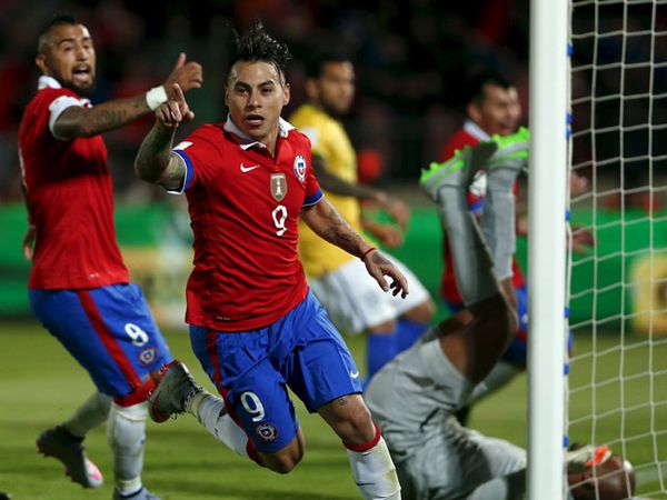 Chile Hajar Brasil 2-0