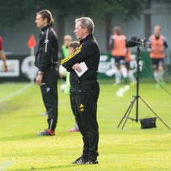 Timnya Bertanding Malah Jadi Komentator, Manajer Ini pun Dipecat