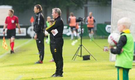 Timnya Bertanding Malah Jadi Komentator, Manajer Ini pun Dipecat